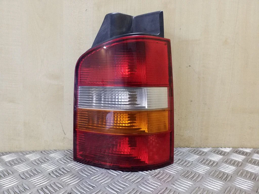 Rear/tail lights 7H0945096G