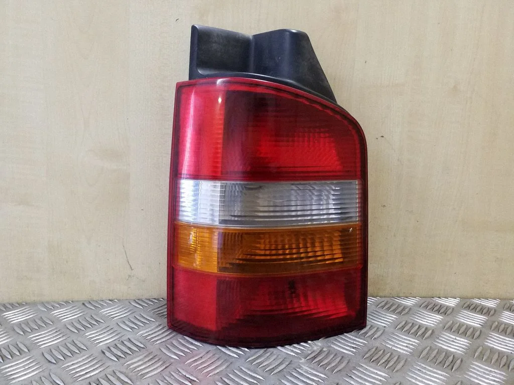 Rear/tail lights 7H0945095G