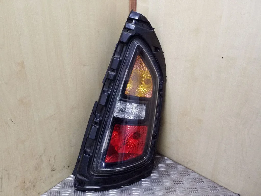 Rear/tail lights 924022K0