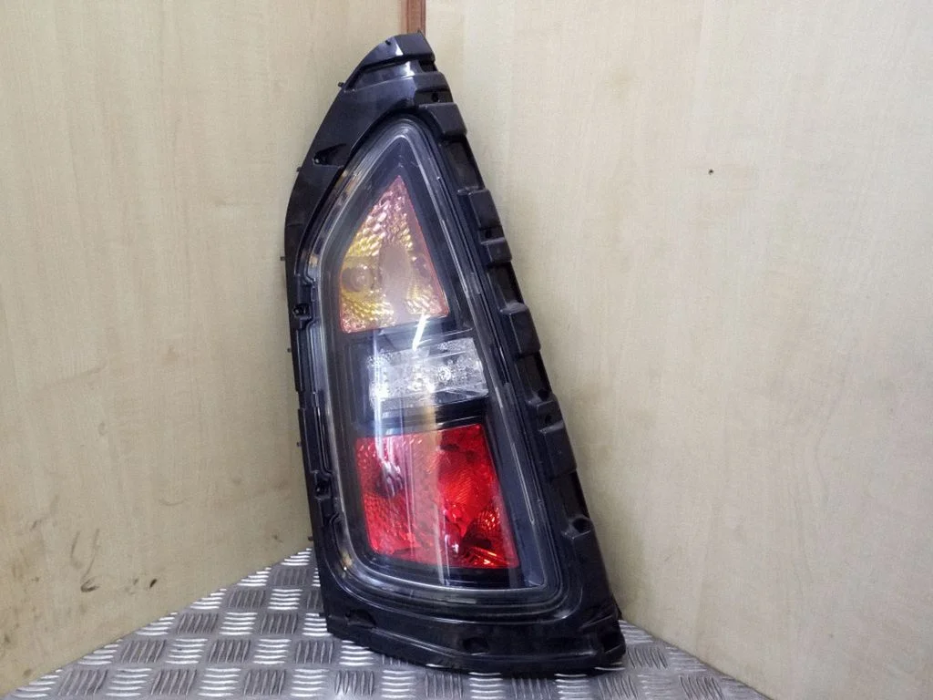 Rear/tail lights 924012K0