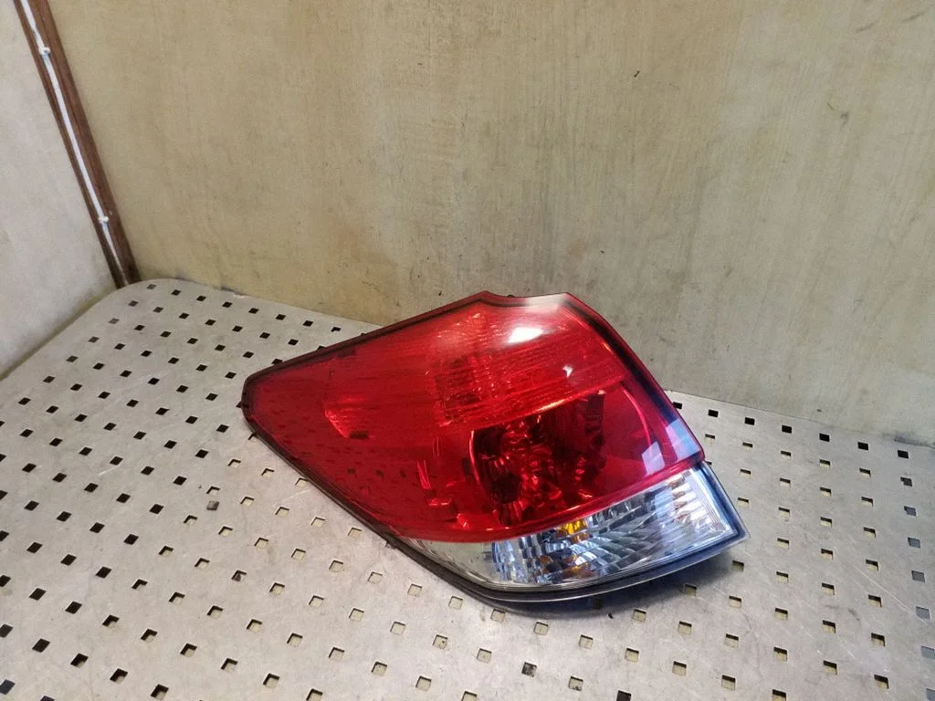 Rear/tail lights – left