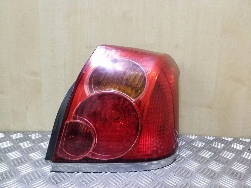 Rear/tail lights – right