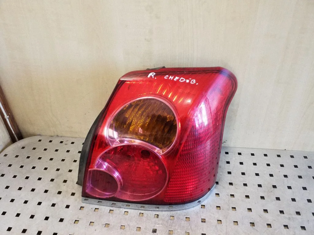 Rear/tail lights – right