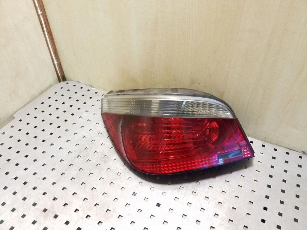 Lampa tylna w błotniku 7165737