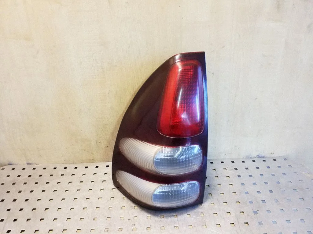Rear/tail lights – left