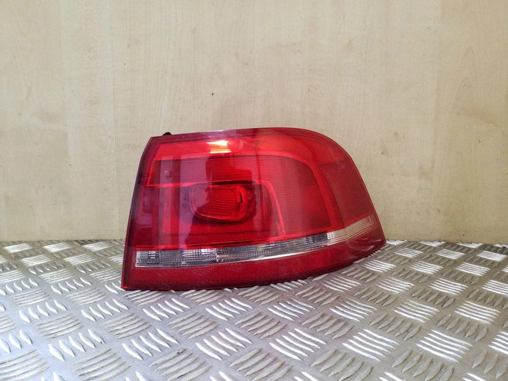 Rear/tail lights 3AF945096E