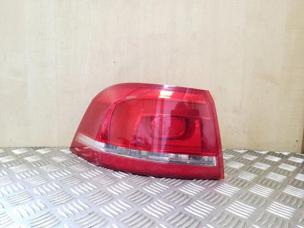 Rear/tail lights 3AF945095E