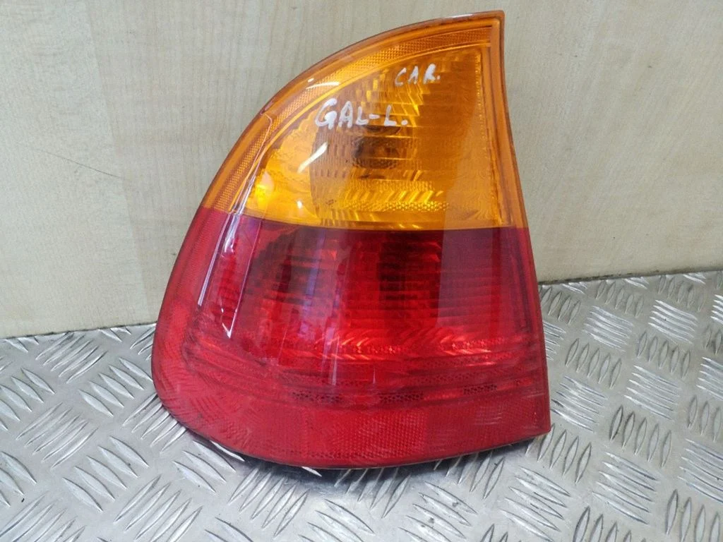 Lampa tylna w błotniku 63216928385