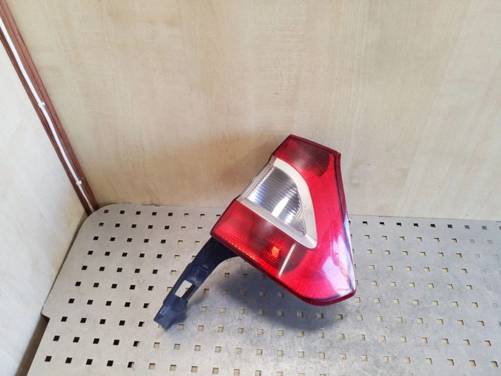 Rear/tail lights 6M2113404EE