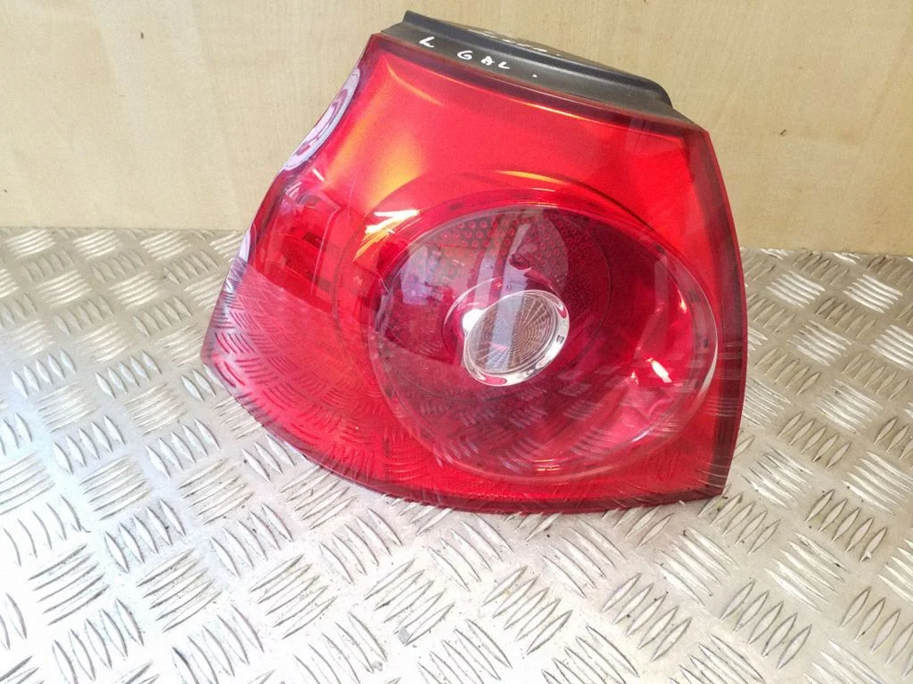 Rear/tail lights 1K6945095AC