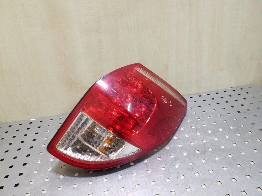 Rear/tail lights – right