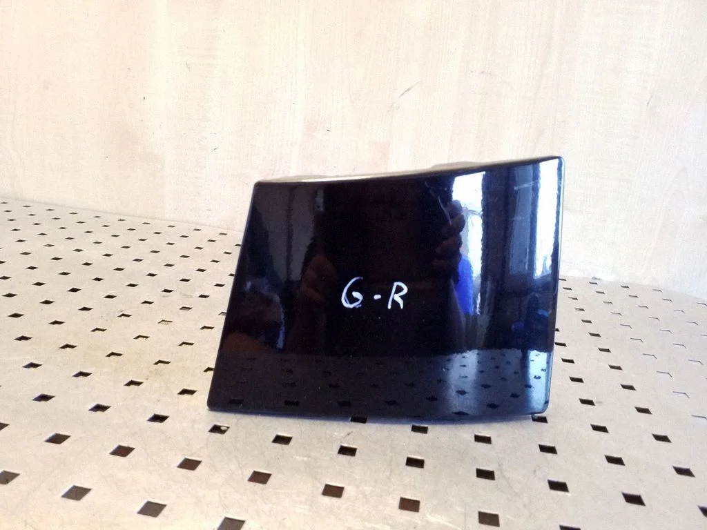 Rear/tail light trim molding – right