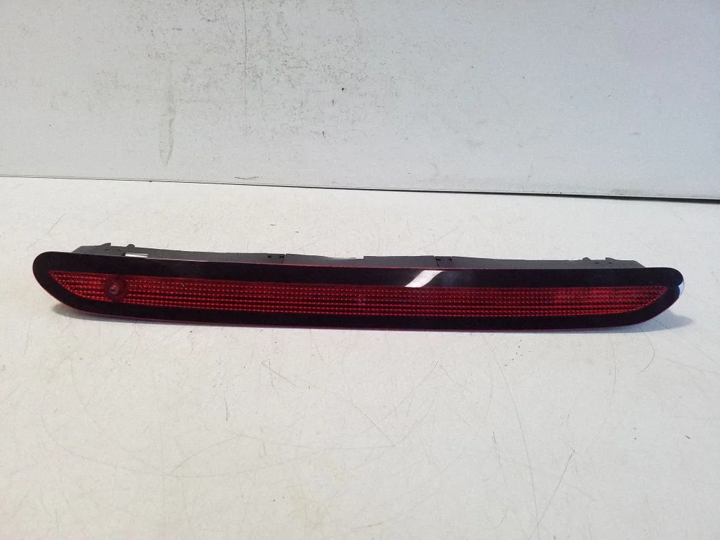 Third/center stoplight – Volkswagen Tiguan Allspace (2017-)