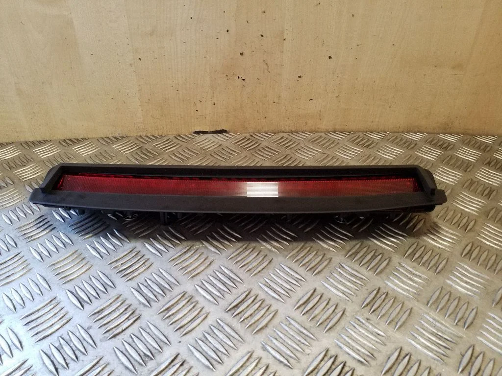 Third/center stoplight 161520200A – Tesla Model Y (2020-)