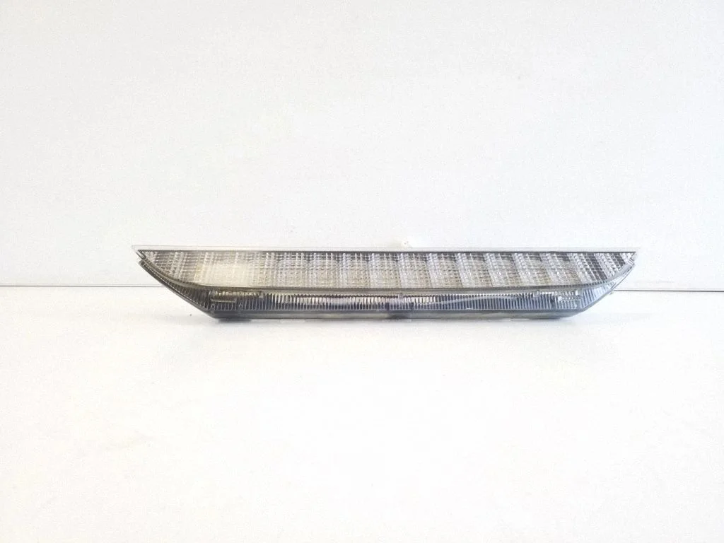 Third/center stoplight P5631