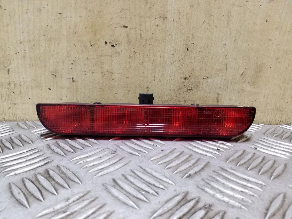 Third/center stoplight – Audi A4 S4 B5 8D (1994-1999)