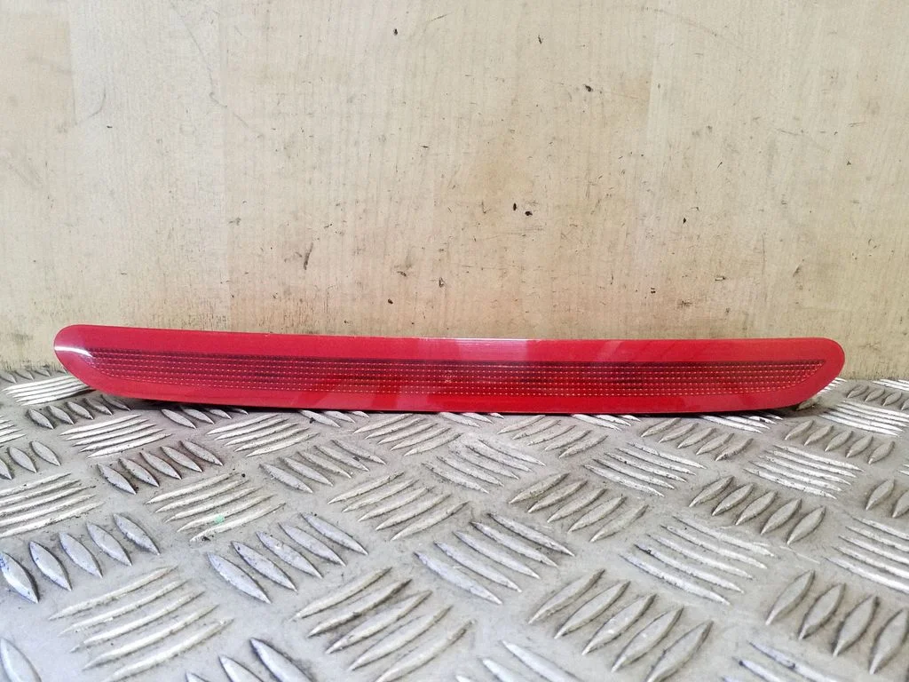 Third/center stoplight – Volkswagen Tiguan (2007-2016)