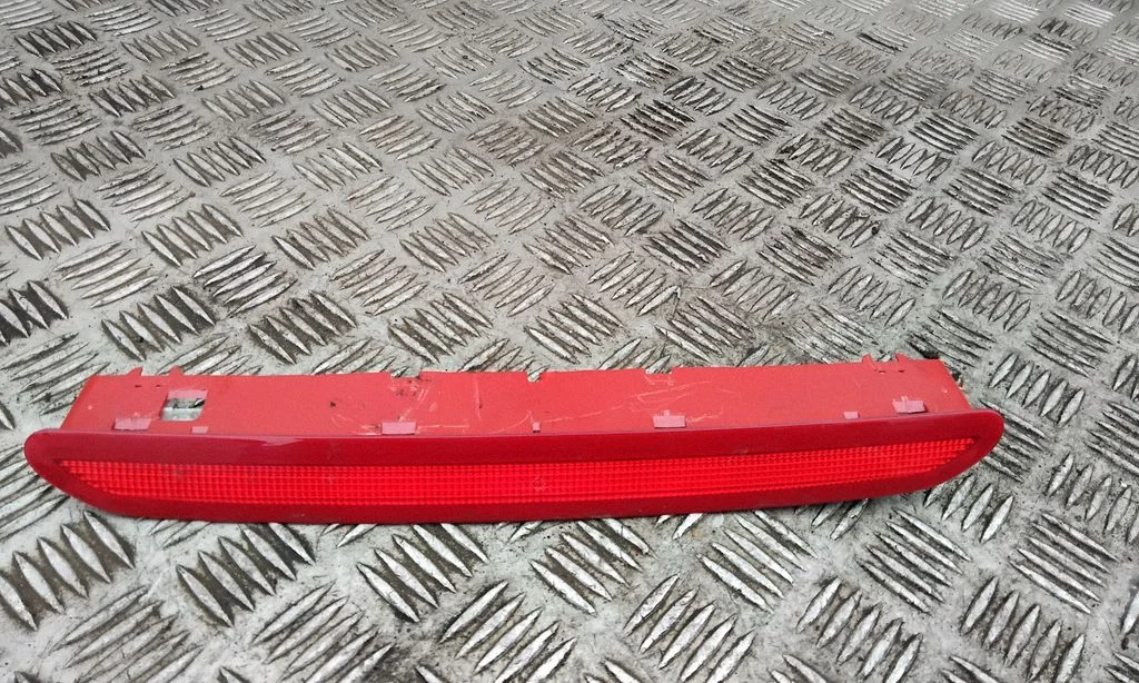 Third/center stoplight – Volkswagen Tiguan (2007-2016)