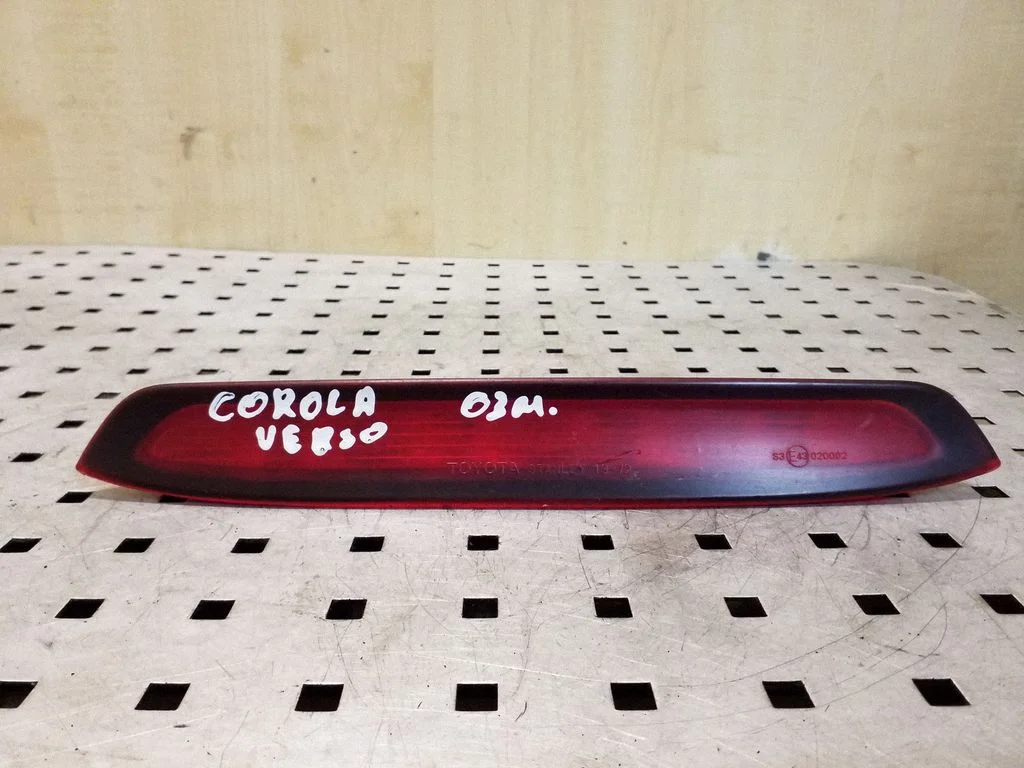 Third/center stoplight – Toyota Corolla Verso E121 (2001-2004)