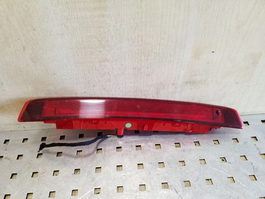 Third/center stoplight BS7113A601BE