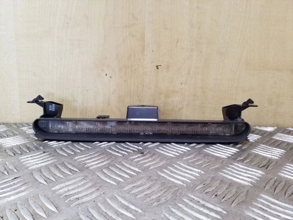 Third/center stoplight – Volvo XC70 (2008-2013)