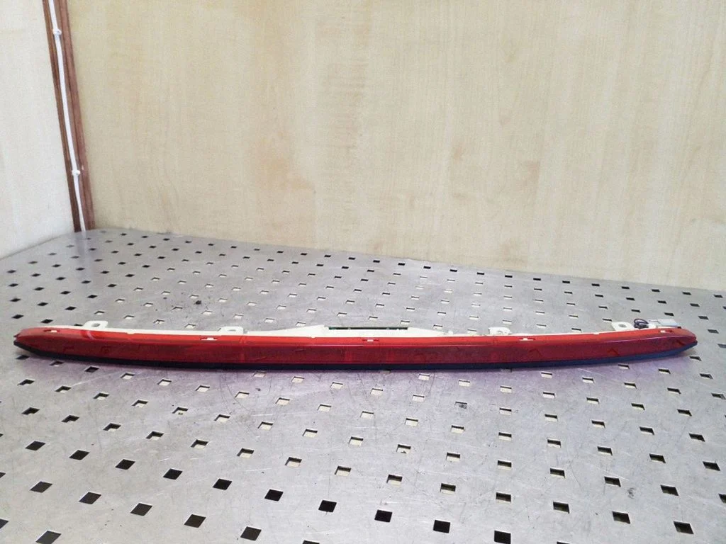 Papildu stopgaismas lukturis E205055