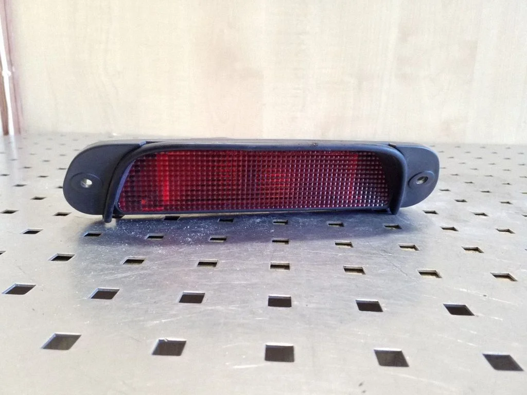 Third/center stoplight – Honda CR-V (2002-2006)