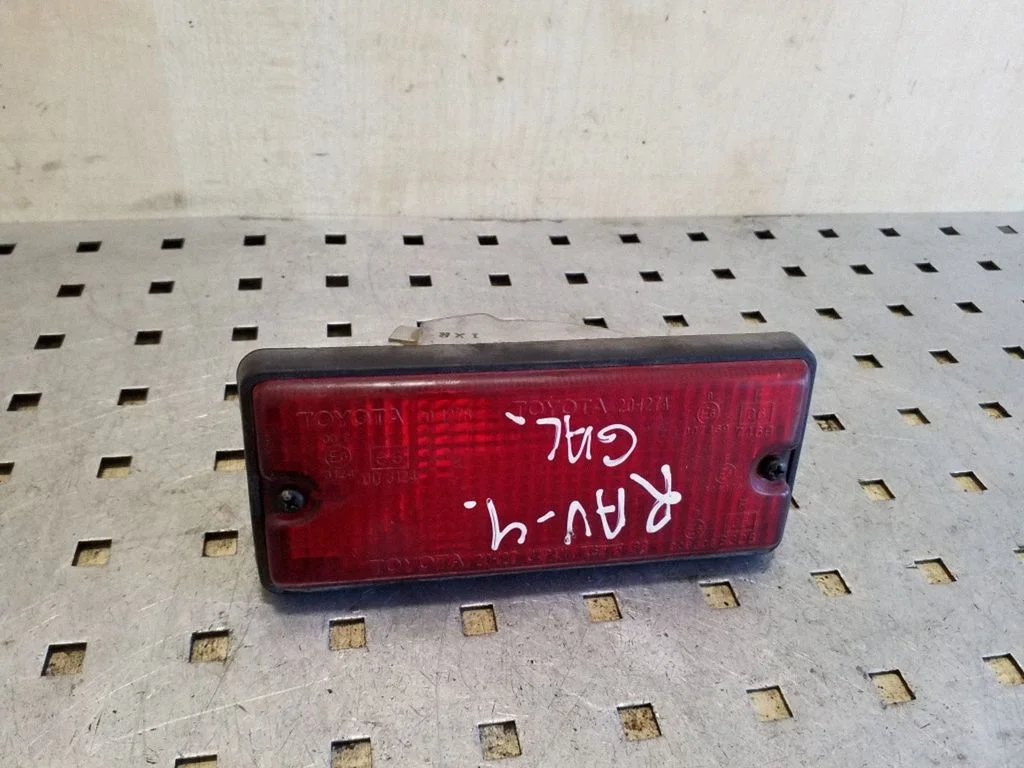 Third/center stoplight 0083088308