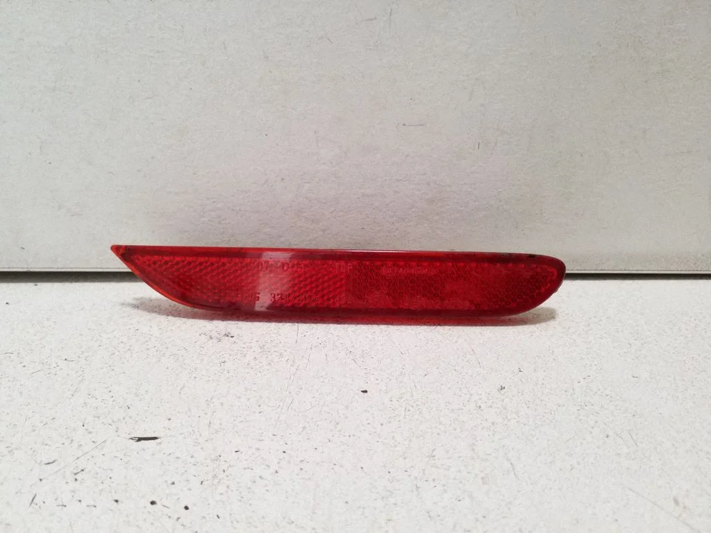 Rear tail light reflector – Nissan Leaf I (ZE0) (2010-2017)