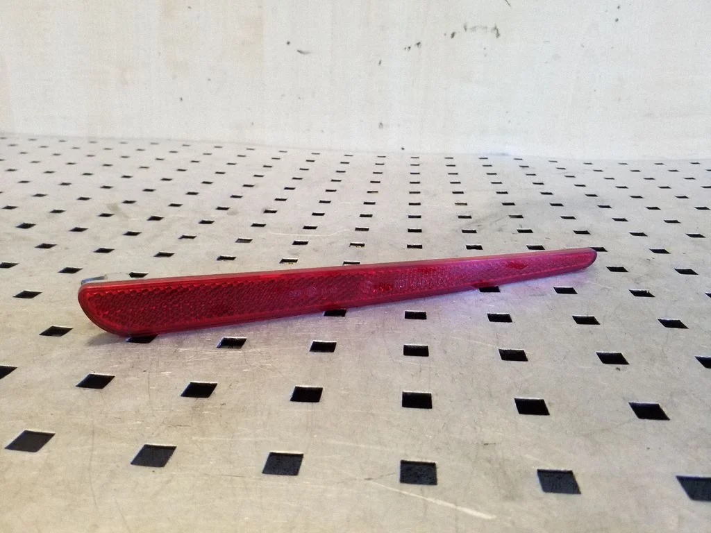 Rear tail light reflector 6901572
