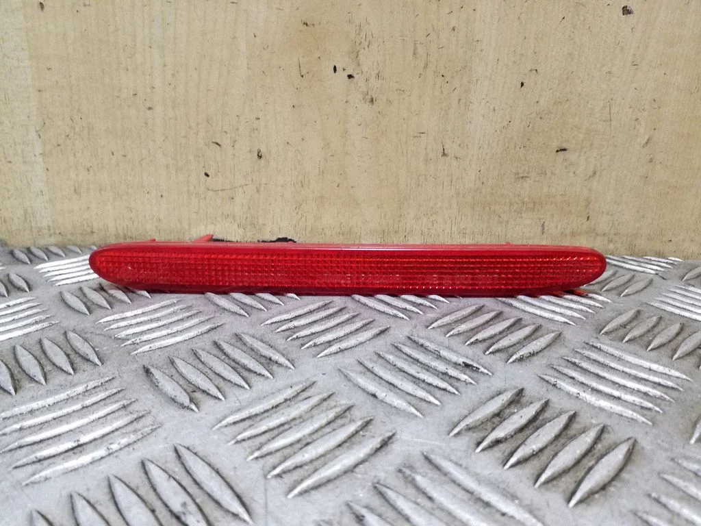 Rear tail light reflector P3246R