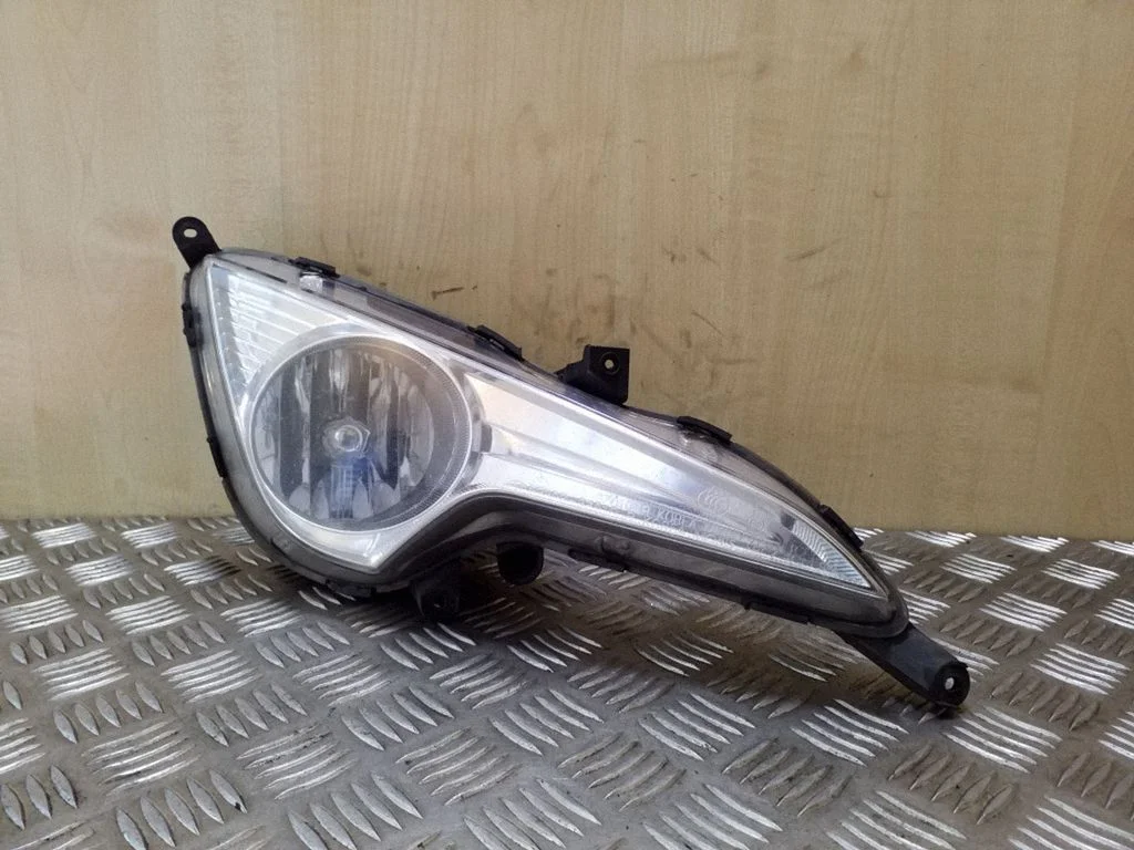 Front fog light 922023Z010