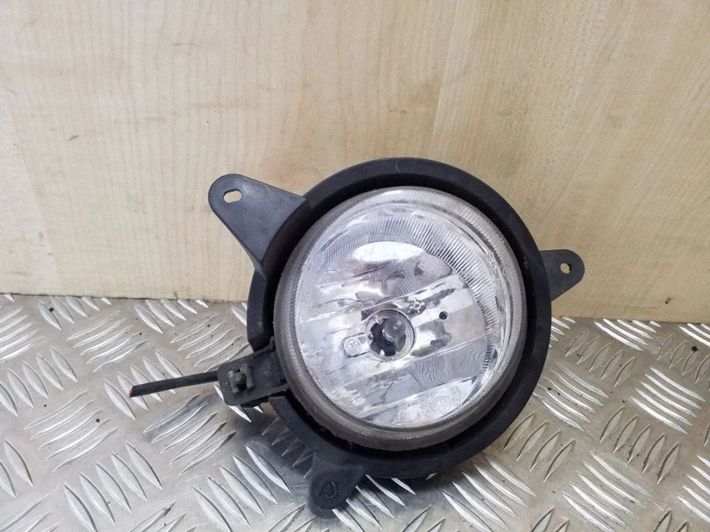 Front fog light 922013E0