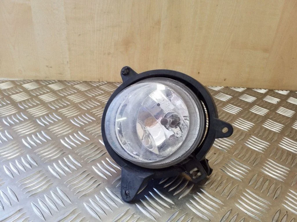 Front fog light 922013E0