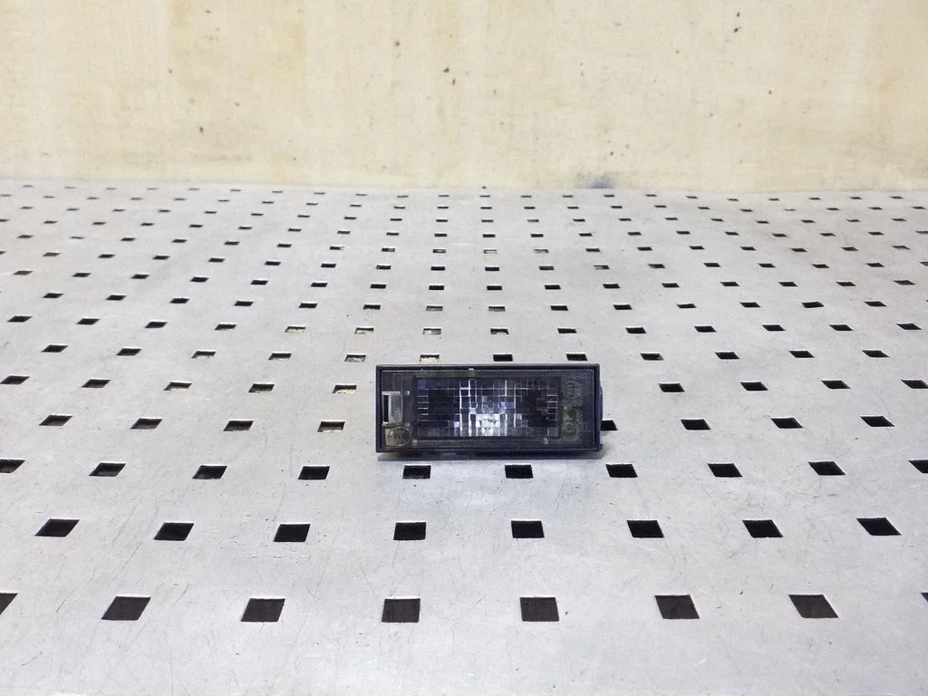 Number plate light E205053