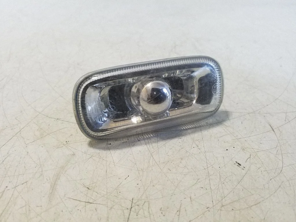 Front fender indicator light 8E0949127