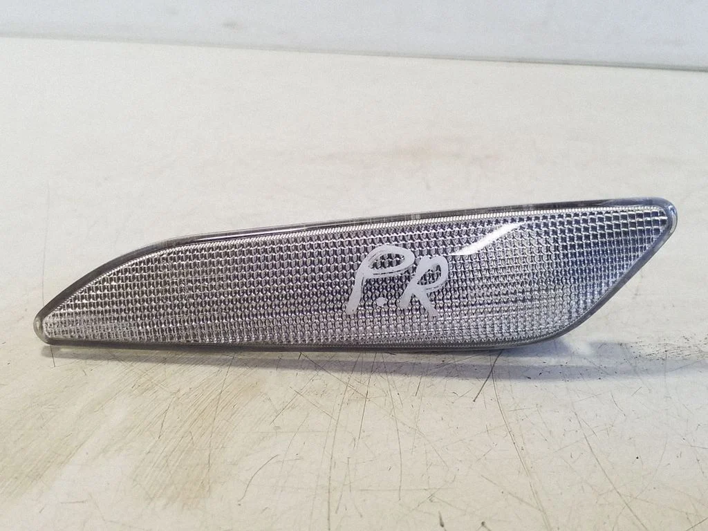 Front fender indicator light 60686516