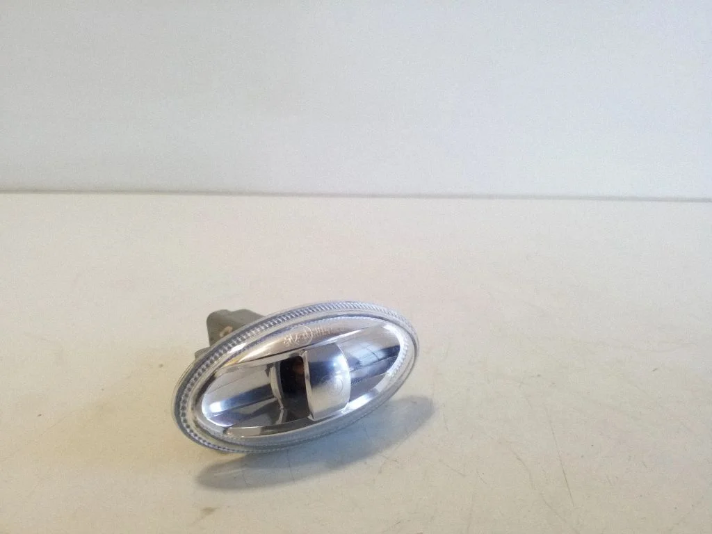 Front fender indicator light 9680057480