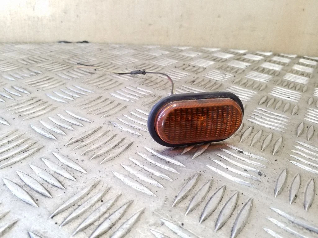 Front fender indicator light 7700847333