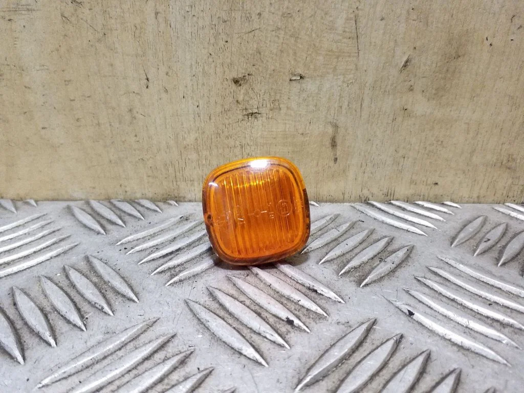 Front fender indicator light 4D0949127