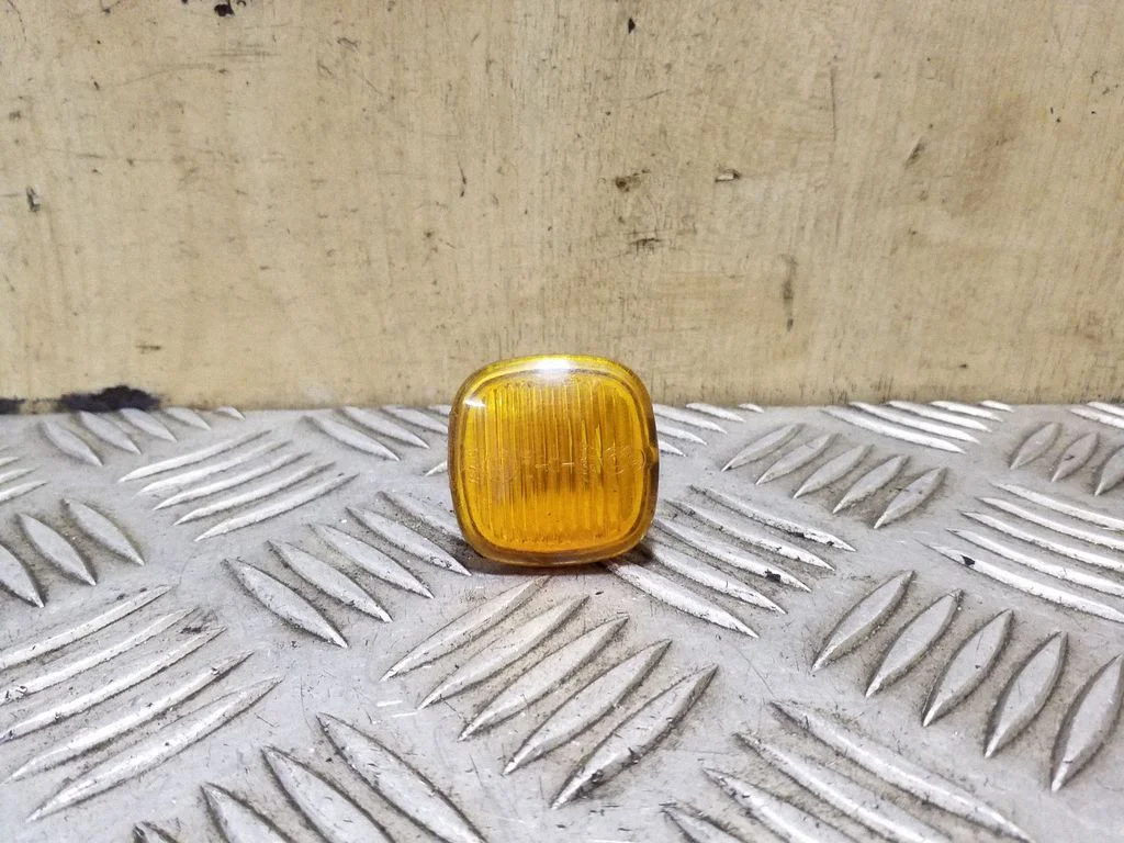 Front fender indicator light 4D0949127B
