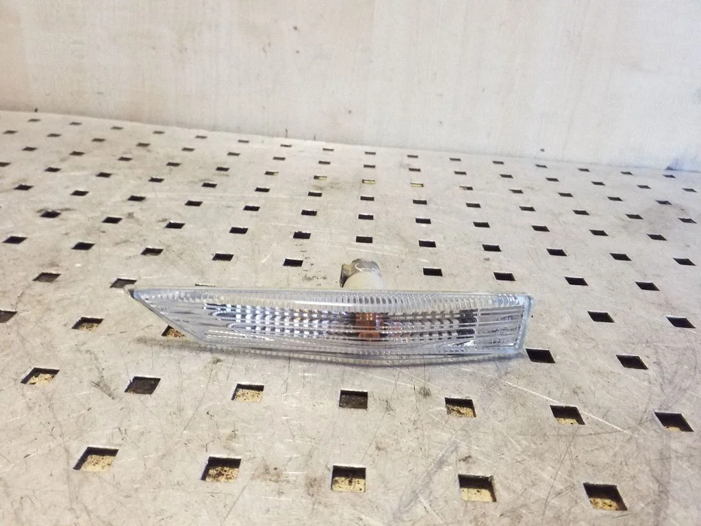 Front fender indicator light 923012K0