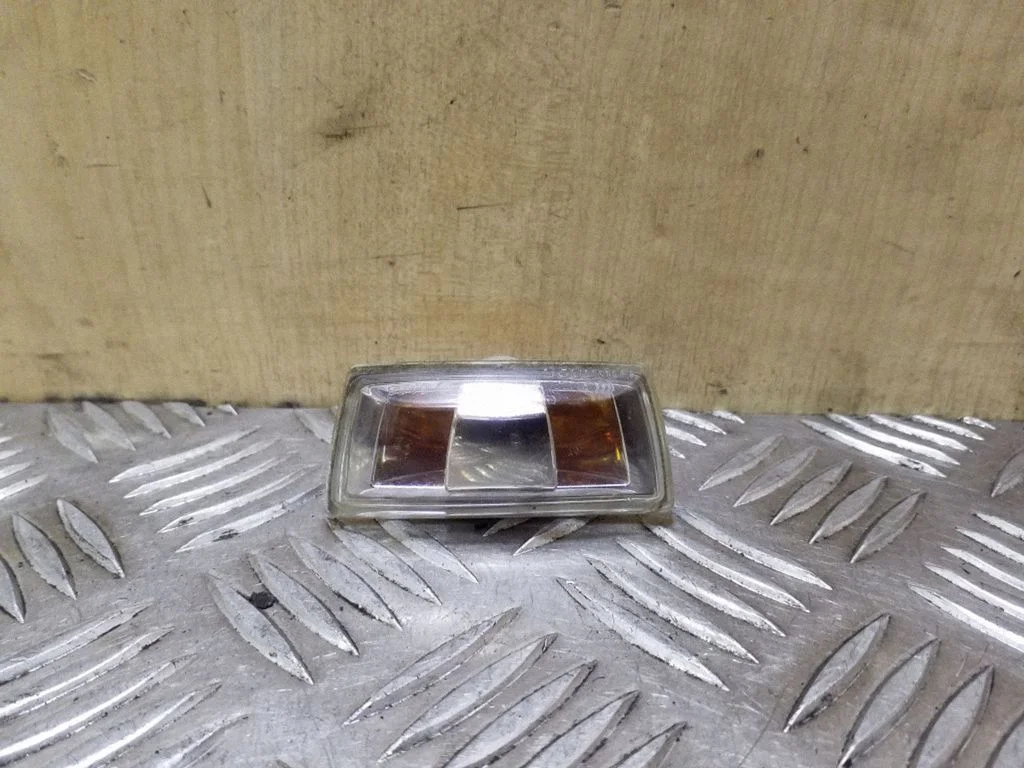 Front fender indicator light 13252455