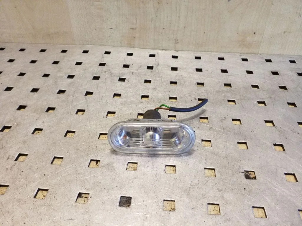 Front fender indicator light 1J0949117