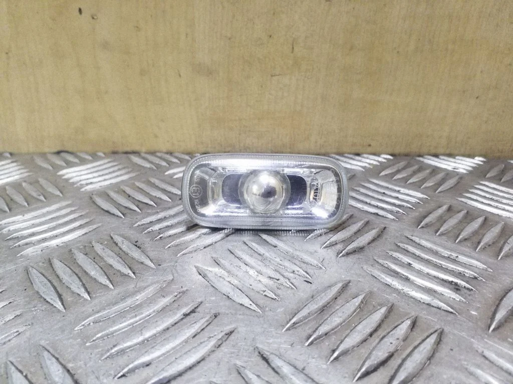 Front fender indicator light 8E0949127