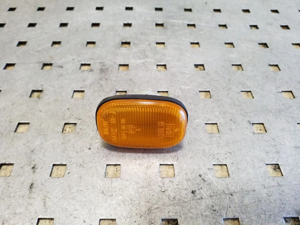 Poritiiva suunatuli – Toyota RAV 4 (XA20) (2000-2005)
