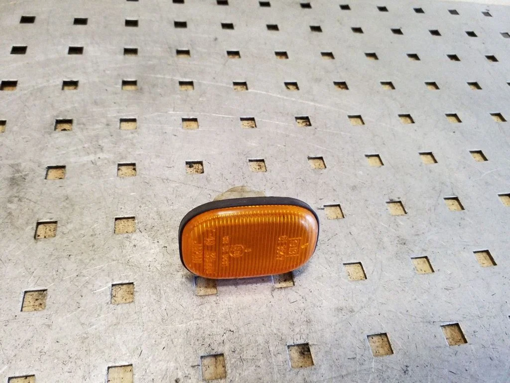 Poritiiva suunatuli – Toyota RAV 4 (XA20) (2000-2005)