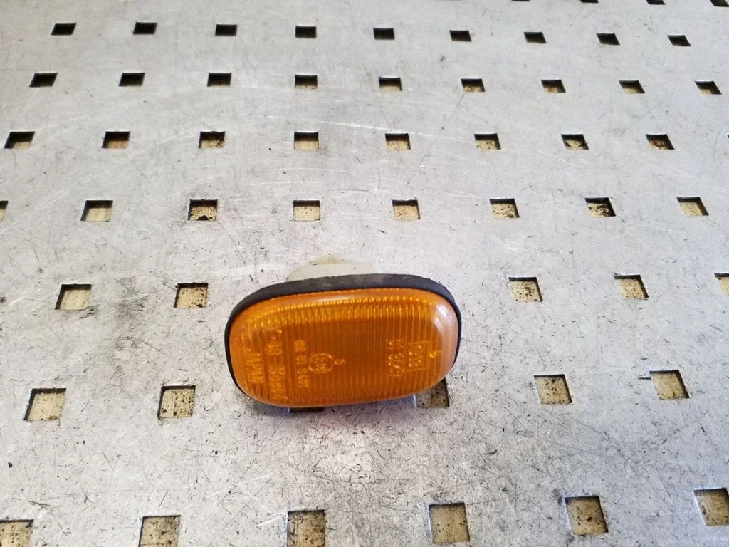 Poritiiva suunatuli – Toyota RAV 4 (XA20) (2000-2005)