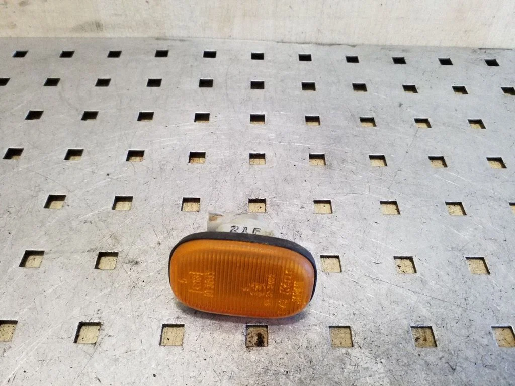 Poritiiva suunatuli – Toyota RAV 4 (XA20) (2000-2005)