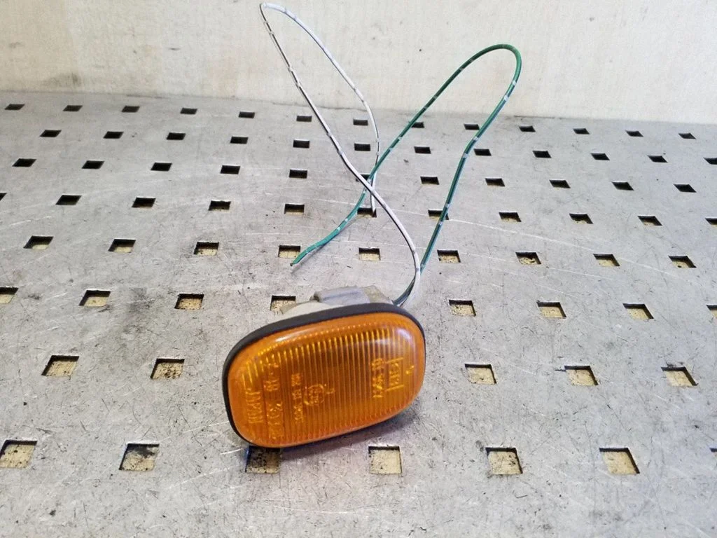 Poritiiva suunatuli – Toyota RAV 4 (XA20) (2000-2005)